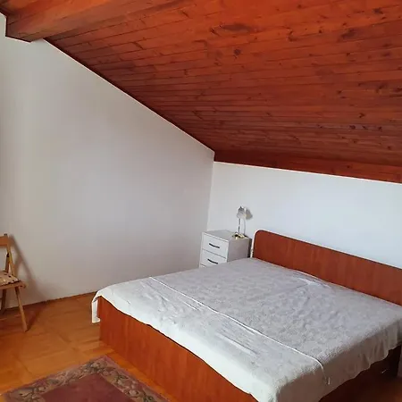Red Hill House - Stunning 3-story Holiday home Zaboric