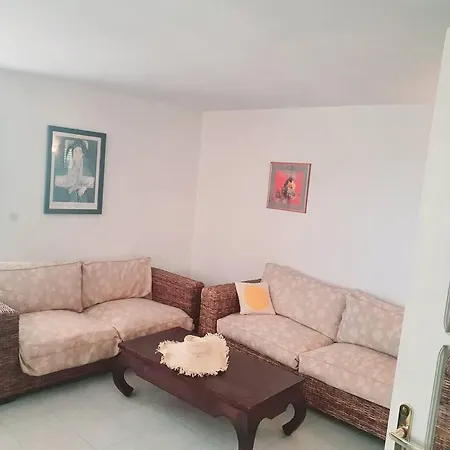 Red Hill House - Stunning 3-story بيت للعطل