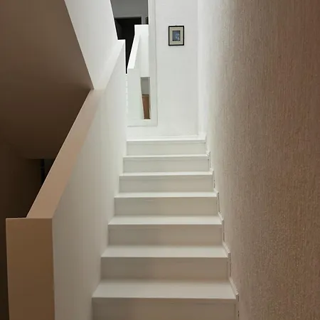 Nyaraló Red Hill House - Stunning 3-story *