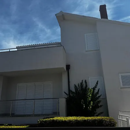 Feriehus Red Hill House - Stunning 3-story Žaborić