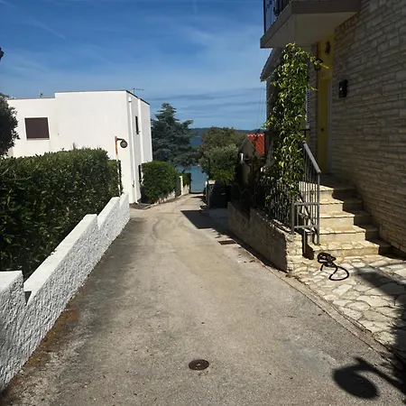 Vakantiehuis Red Hill House - Stunning 3-story Zaboric