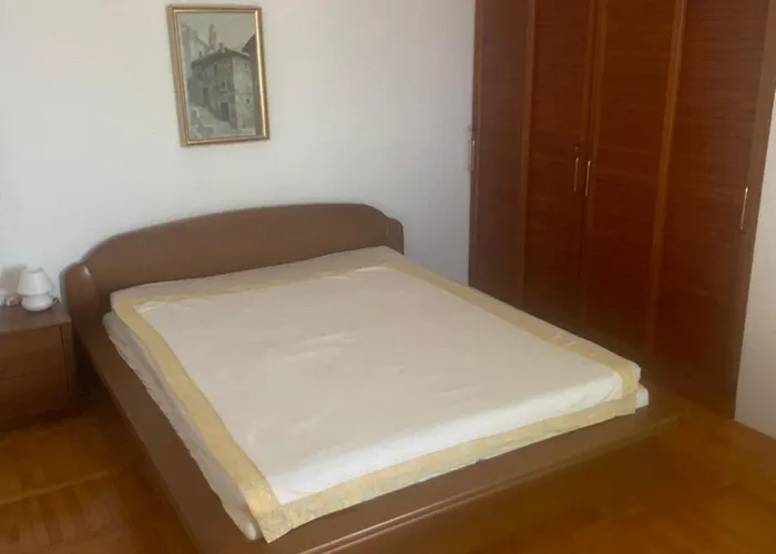 Red Hill House - Stunning 3-story *